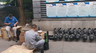 疊片污水處理器，正在裝配